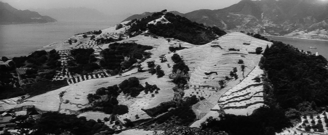 Another still from *The Naked Island* (1960), the inland sea at sun-glint / 『裸の島』(1960) より、瀬戸内海