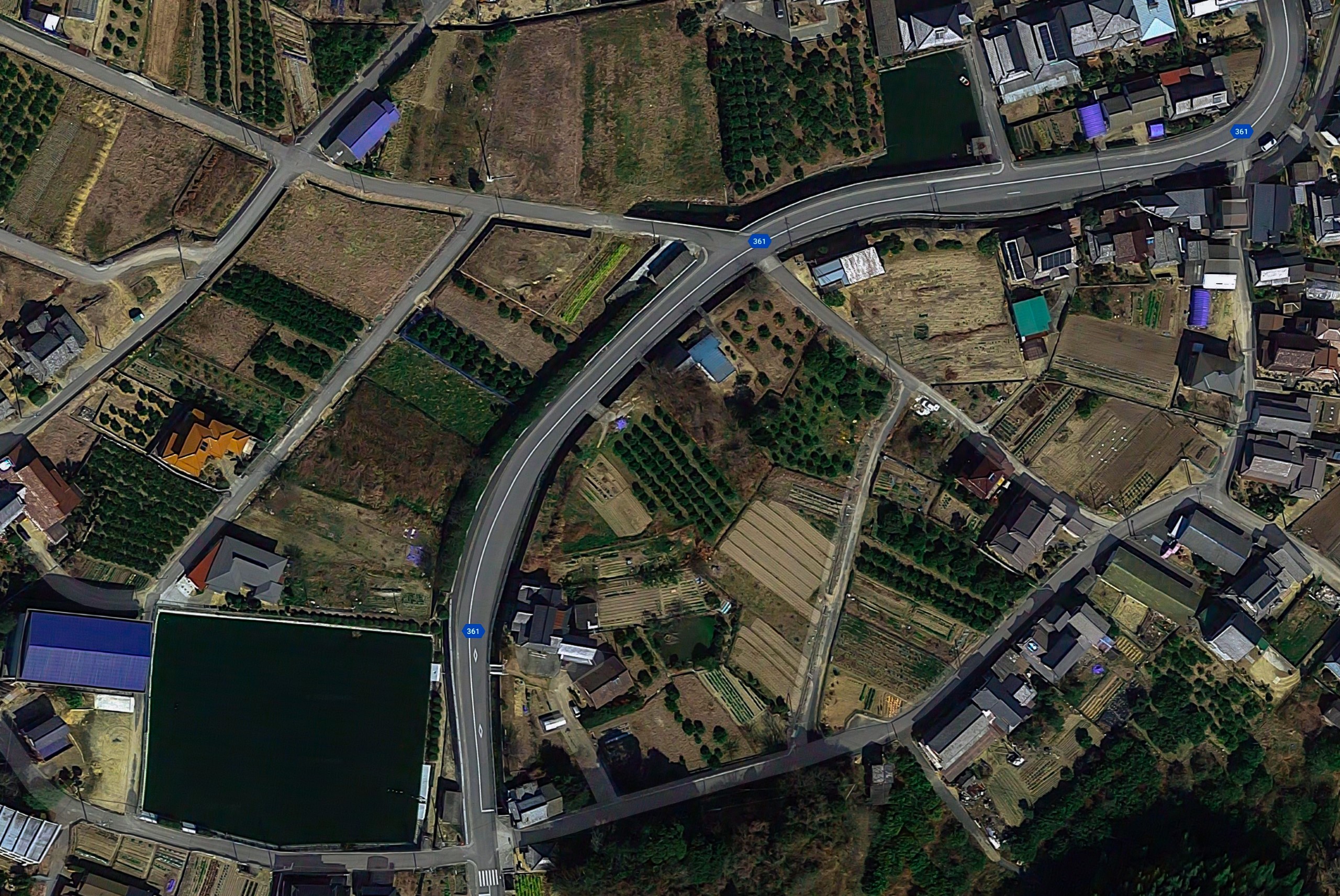 Sagishima's farm patchwork from above: citrus orchards, vegetable plots, the road network / 上空から見る佐木島の農地パッチワーク