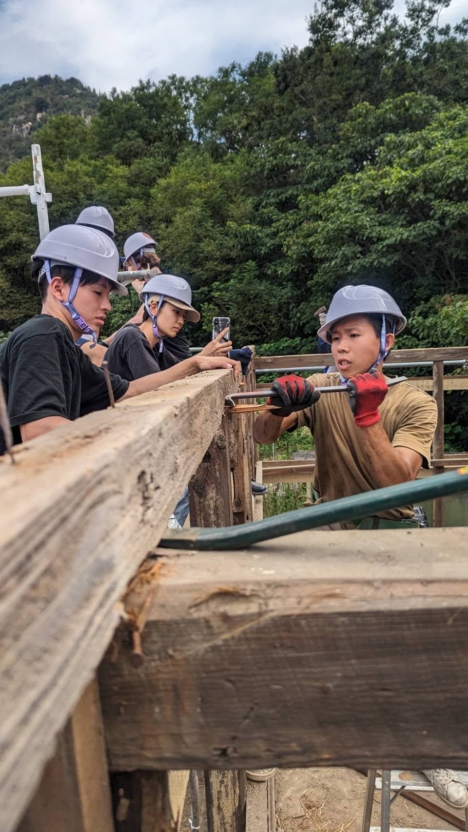 Farm-shed demolition workshop with Hiroshima University, Sagishima / 広島大学との連携による農機具小屋の解体ワークショップ