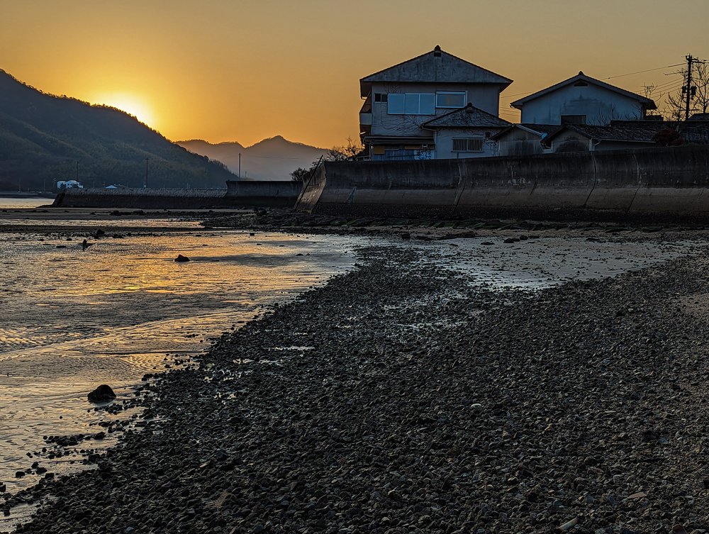 Sunoue at low tide, sunset over the Seto Naikai / 須ノ上の干潮、瀬戸内に沈む夕日